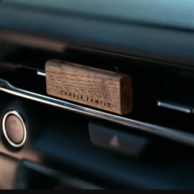 Kvapas ir ąžuolo laikiklis automobiliui