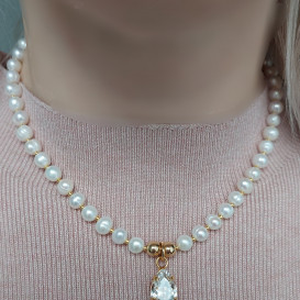 Perlų kaklo verinys su swarovski pakabuku