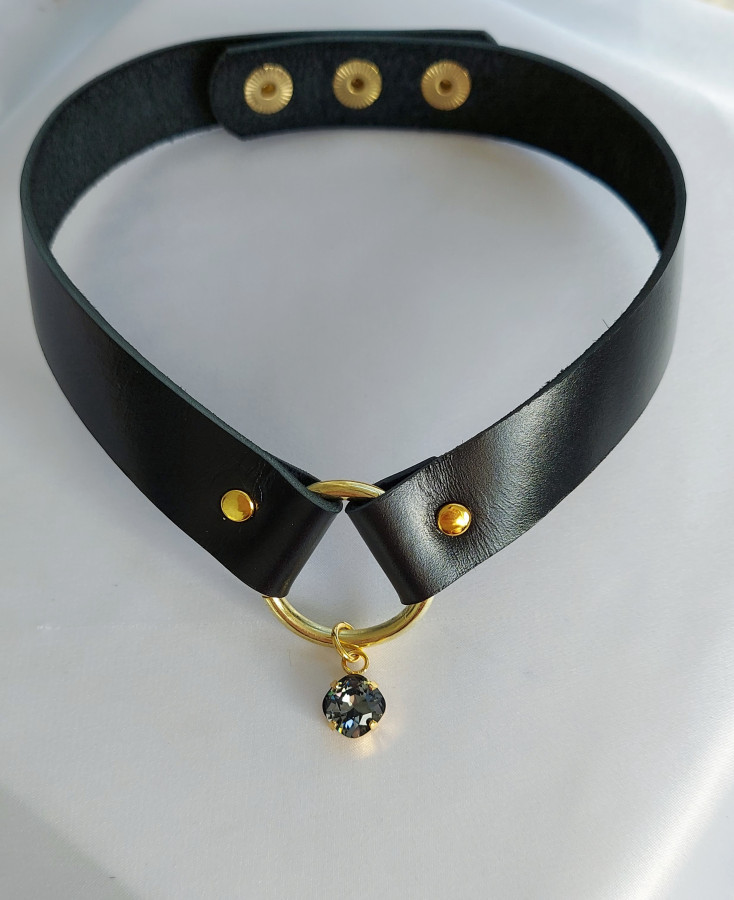 Odinis kaklo papuošalas su swarovski akute "Rombas"