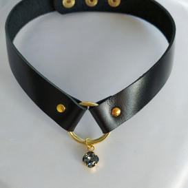 Odinis kaklo papuošalas su swarovski akute "Rombas"