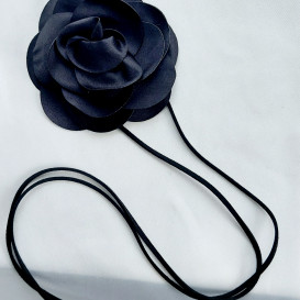 Kaklo gėlė juoda Rožė 9cm