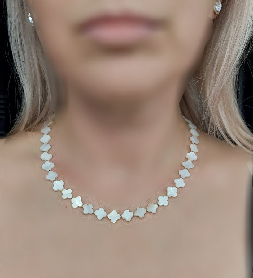 Natūralių kriauklių dobilų vėrinys white