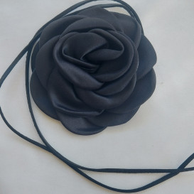 Kaklo gėlė juoda Rožė 9cm