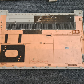 Lenovo Ideapad 330s-15IKB (model 81GC) korpuso apačia