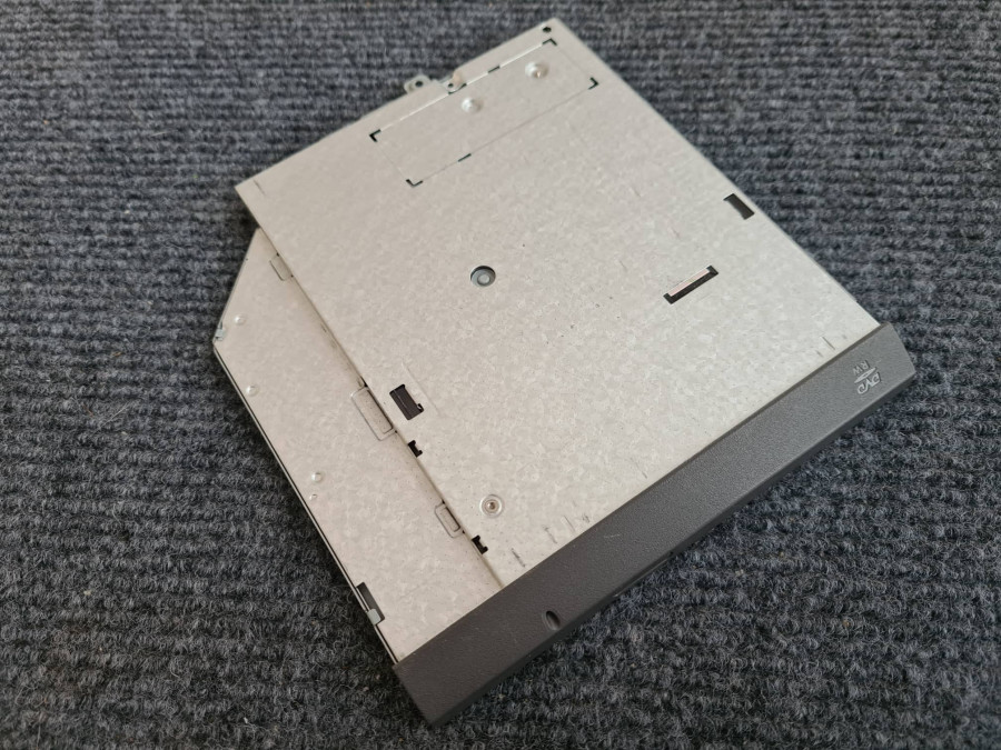 Lenovo V330-15 diskų leistuvas