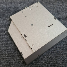 Lenovo V330-15 diskų leistuvas
