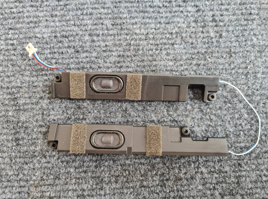 Lenovo V330-15 Garsiakalbiai