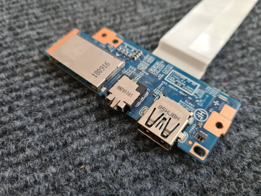 Lenovo V330-15 USB AUDIO SD lizdai su šleifu