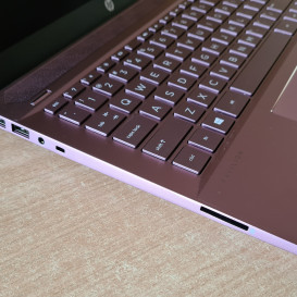 HP Pavilion 14" Laptop (14-CE0068ST) rožinis