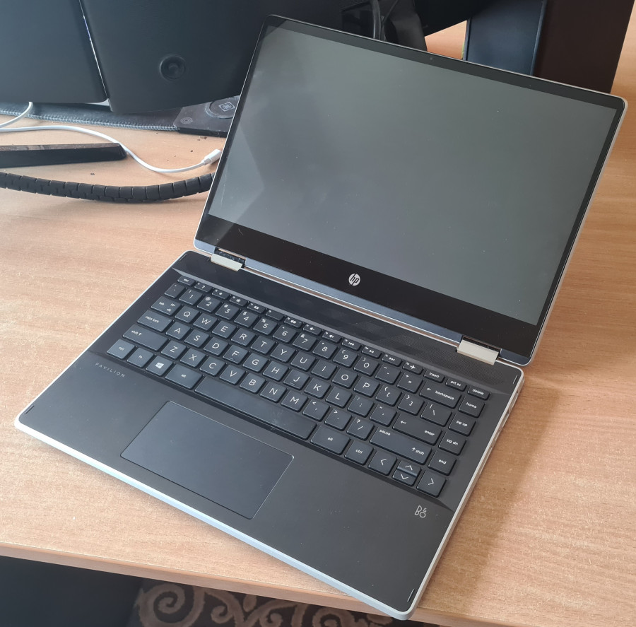 HP Pavilion x360 Touchscreen Laptop sidabrinis