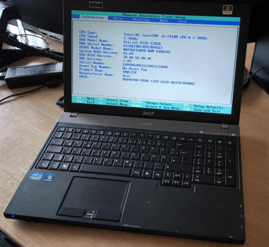 Acer TravelMate 8573 veikia