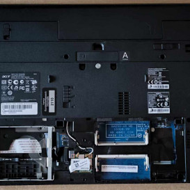 Acer TravelMate 8573 veikia
