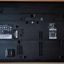 Acer TravelMate 8573 veikia