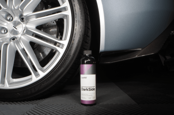 CARPRO DarkSide stipriai koncentruotas padangų ir gumos juodintojas